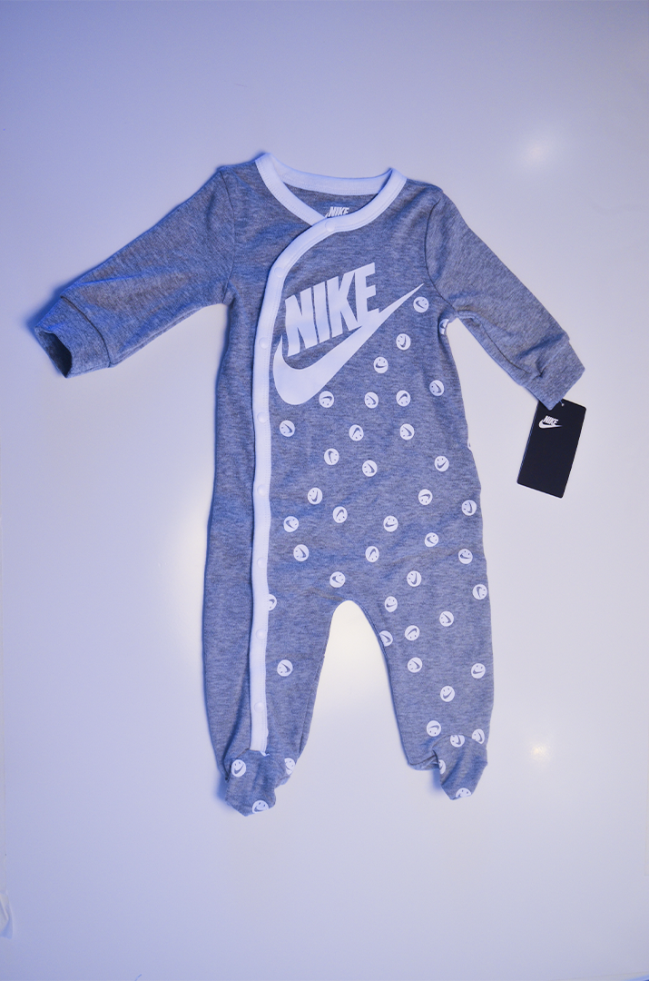 Macacão Nike Cinza Smiley